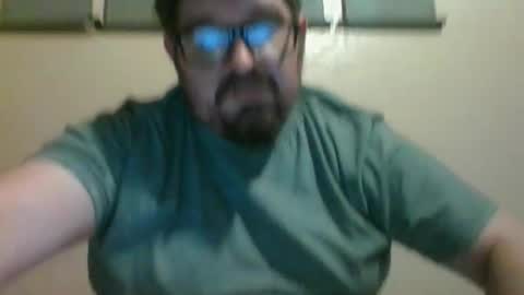 Snapshot of vadgesmasher chatting on February 9, 6:17 am vadgesmasher online show from February 9, 6:17 am