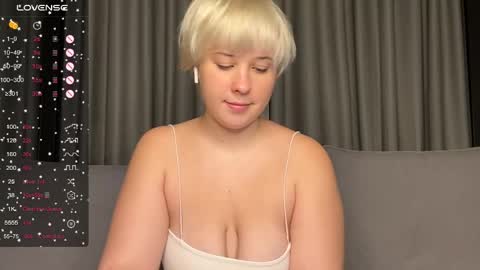Snapshot of vaeeeliixx chatting on May 31, 7:59 pm eva online show from May 31, 7:59 pm