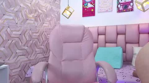Snapshot of vagaro_ chatting on June 10, 8:52 pm Vagaro online show from June 10, 8:52 pm