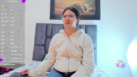 Snapshot of vahiolet_smith chatting on May 9, 3:23 am Vahiolet smith online show from May 9, 3:23 am