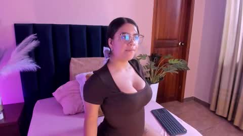 VaiaLowell online show from March 9, 6:23 pm