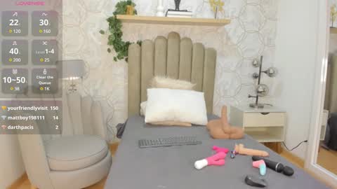 Vaiolet  online show from December 12, 10:52 pm