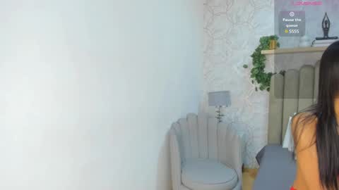 Vaiolet  online show from December 15, 7:53 pm