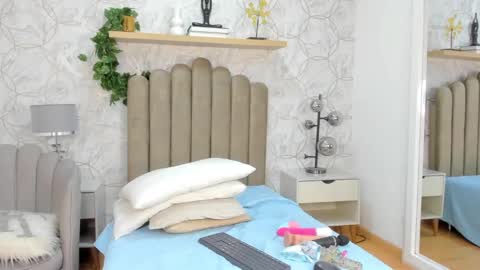 Vaiolet  online show from December 30, 10:23 pm