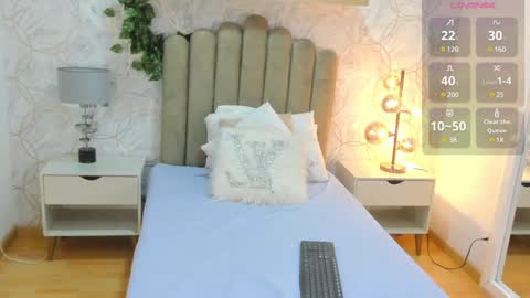 Vaiolet  online show from February 3, 7:52 pm