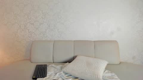 Snapshot of vaioletgirl_1 chatting on June 13, 9:57 pm Vaiolet online show from June 13, 9:57 pm