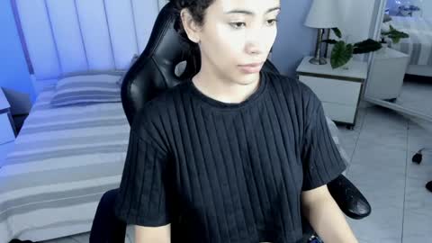 Snapshot of vaiolethsan chatting on May 12, 12:35 pm Vaioleth online show from May 12, 12:35 pm