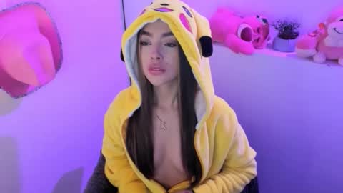 Snapshot of vaiolett_69 chatting on February 25, 5:06 am vaiolett_69 online show from February 25, 5:06 am