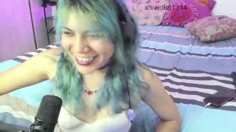 Vaiolet1314 online show from January 6, 4:05 am