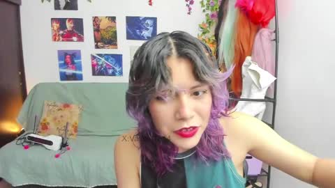 Vaiolet1314 online show from May 20, 2:51 am