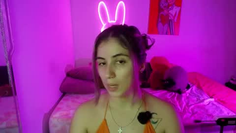 Snapshot of val_angelll chatting on May 10, 3:23 am valentina online show from May 10, 3:23 am