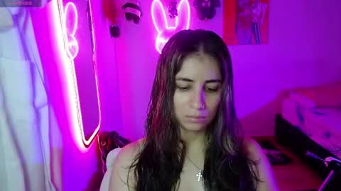 Snapshot of val_angelll chatting on June 14, 3:41 am valentina online show from June 14, 3:41 am