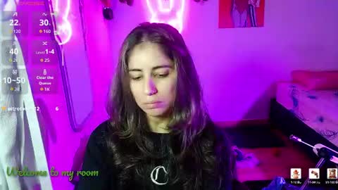 Snapshot of val_angelll chatting on June 16, 2:47 am valentina online show from June 16, 2:47 am