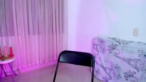 HI IM NEW online show from March 4, 3:40 pm