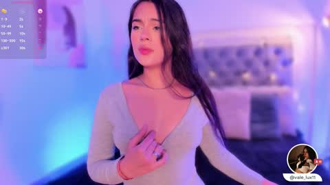 Snapshot of vale_lux chatting on November 8, 4:12 am Valentina online show from November 8, 4:12 am