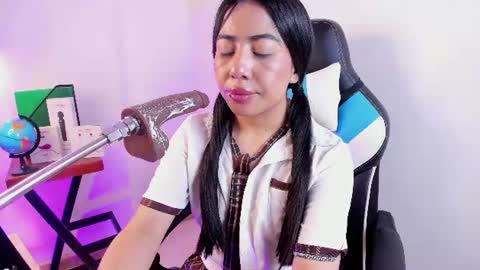 Snapshot of valecute_ chatting on June 11, 8:51 pm Vale online show from June 11, 8:51 pm
