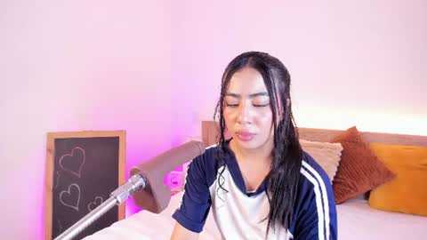 Snapshot of valecute_ chatting on June 14, 8:11 pm Vale online show from June 14, 8:11 pm