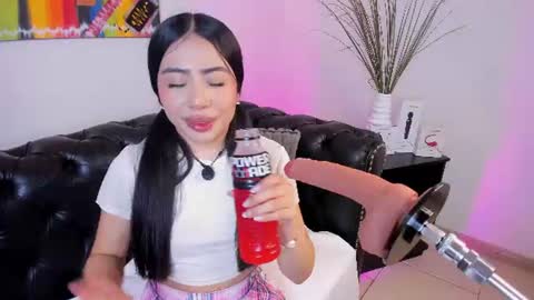 Snapshot of valecute_ chatting on June 15, 8:00 pm Vale online show from June 15, 8:00 pm