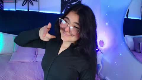 Snapshot of valeery_gomez chatting on November 10, 8:19 pm Tifanny online show from November 10, 8:19 pm