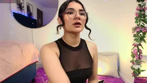 Snapshot of valeery_gomez chatting on November 18, 7:51 pm Tifanny online show from November 18, 7:51 pm
