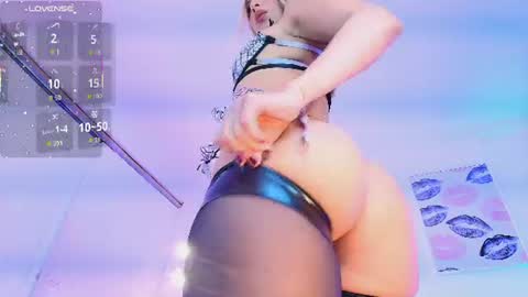 Snapshot of valen_ross_ chatting on July 31, 12:54 am valentina Rossi 3 online show from July 31, 12:54 am