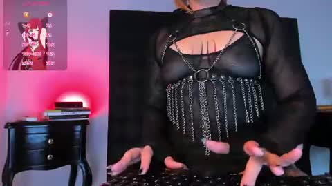 Snapshot of valengray chatting on June 12, 11:42 am Valen online show from June 12, 11:42 am