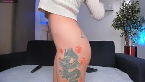 Snapshot of valenmilan chatting on July 22, 4:59 am valentina milan online show from July 22, 4:59 am
