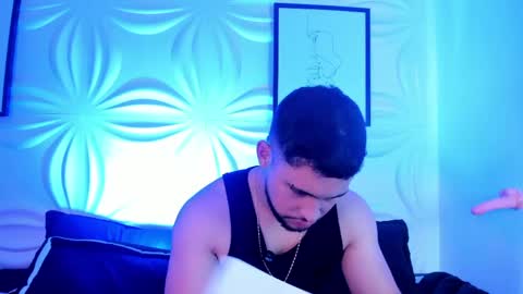 Snapshot of valenssio_moretti chatting on May 6, 2:29 am valenssio_moretti online show from May 6, 2:29 am