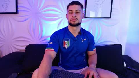 Snapshot of valenssio_moretti chatting on May 12, 1:47 am valenssio_moretti online show from May 12, 1:47 am