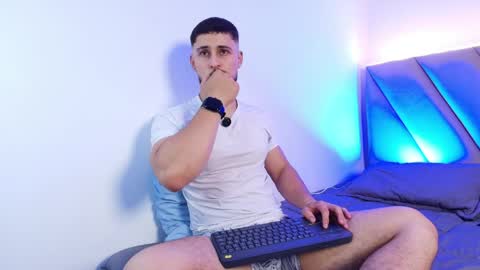 Snapshot of valenssio_moretti chatting on May 27, 1:13 am valenssio_moretti online show from May 27, 1:13 am