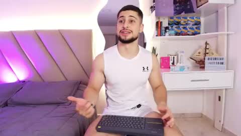 Snapshot of valenssio_moretti chatting on June 17, 1:19 am valenssio_moretti online show from June 17, 1:19 am