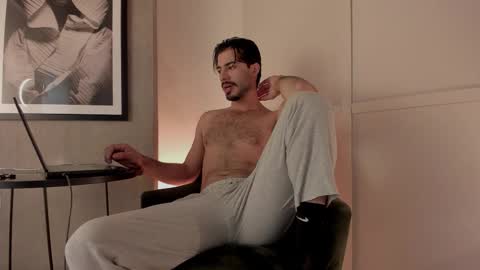 Snapshot of valentin_hoffman chatting on November 13, 11:53 am valentin_hoffman online show from November 13, 11:53 am