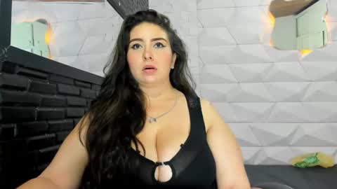 Snapshot of valentina_coba11 chatting on January 25, 12:38 am Valentina online show from January 25, 12:38 am