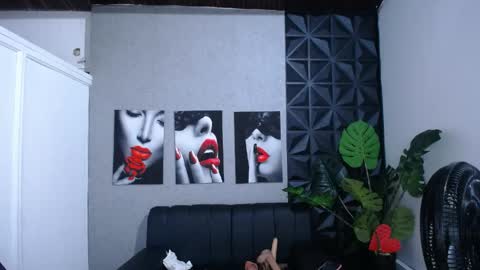 Snapshot of valentina_mature chatting on June 6, 12:38 am Valentina online show from June 6, 12:38 am