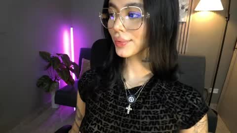 Val online show from March 27, 3:12 pm
