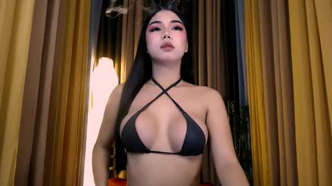 Snapshot of valentinadawson chatting on April 10, 8:52 am valentinadawson online show from April 10, 8:52 am