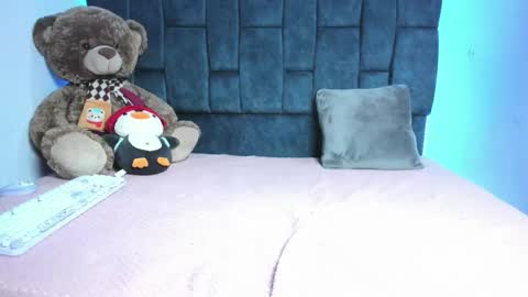 Snapshot of valentinaklean1 chatting on February 12, 5:02 am valentinaklean1 online show from February 12, 5:02 am