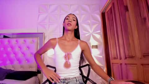 valentinaliux_ online show from May 16, 11:42 am