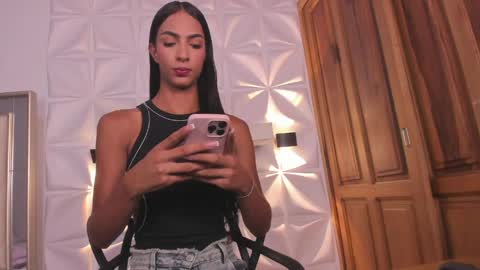 valentinaliux_ online show from May 21, 11:50 am