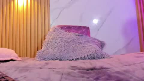 valentinaliux_ online show from June 3, 2:33 pm
