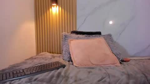 valentinaliux_ online show from June 23, 11:47 pm