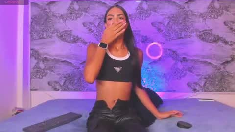 valentinaliux_ online show from July 29, 11:41 am