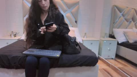 Snapshot of valentinasu_ chatting on June 1, 11:34 am VALENTINA online show from June 1, 11:34 am