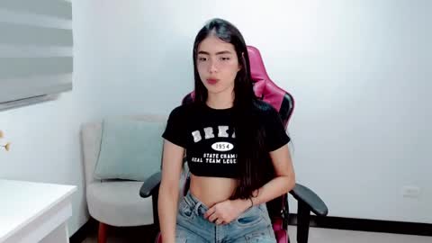Snapshot of valentinasweet_ chatting on March 28, 12:54 am Valentina online show from March 28, 12:54 am