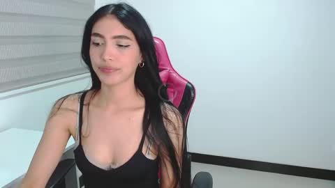 Snapshot of valentinasweet_ chatting on April 19, 2:11 am Valentina online show from April 19, 2:11 am