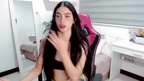 Snapshot of valentinasweet_ chatting on May 3, 12:38 am Valentina online show from May 3, 12:38 am