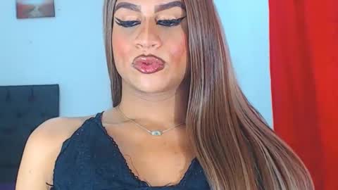 Snapshot of valentinaxxxdoll chatting on January 14, 1:47 am VALENTINA online show from January 14, 1:47 am