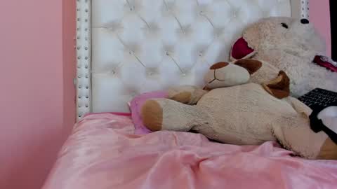 Snapshot of valentinee_xo chatting on July 14, 10:54 am valentinee_xo online show from July 14, 10:54 am