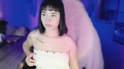 Snapshot of valentinna_5 chatting on May 30, 7:05 am Danielle Please help me to reach 300 thumbs up online show from May 30, 7:05 am