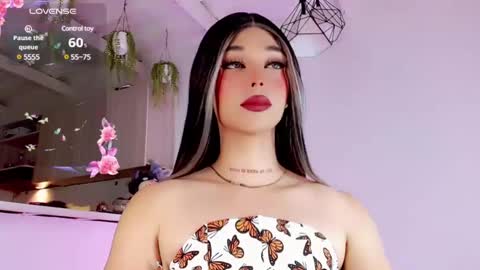 Snapshot of valentinne_marian chatting on February 4, 10:10 am Marian online show from February 4, 10:10 am